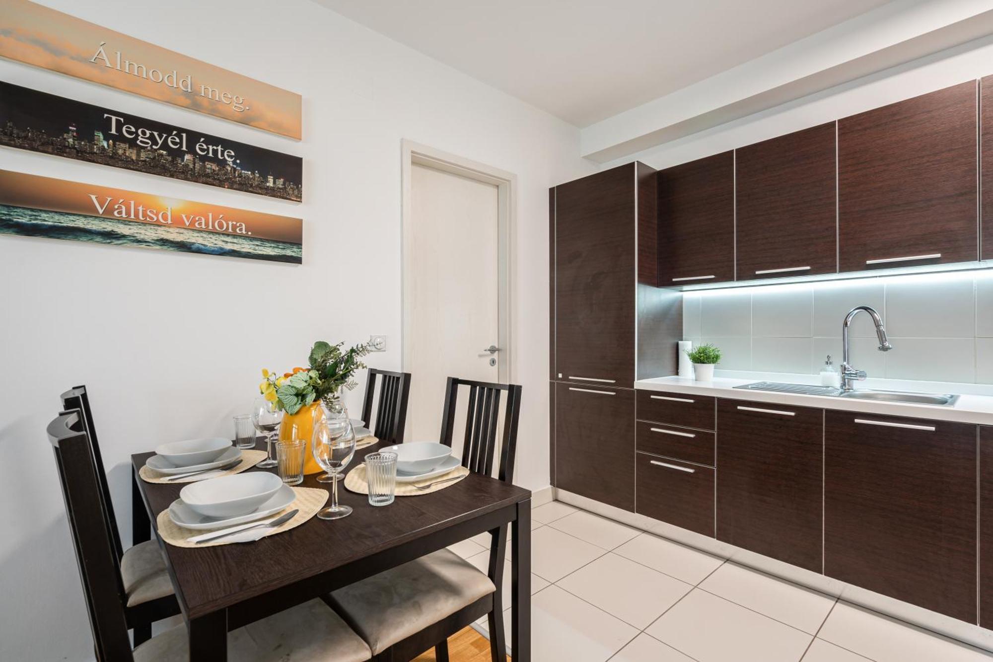 Home Of Serenity - 2 Bdr, Free Parking And Terrace Budapesta Exterior foto